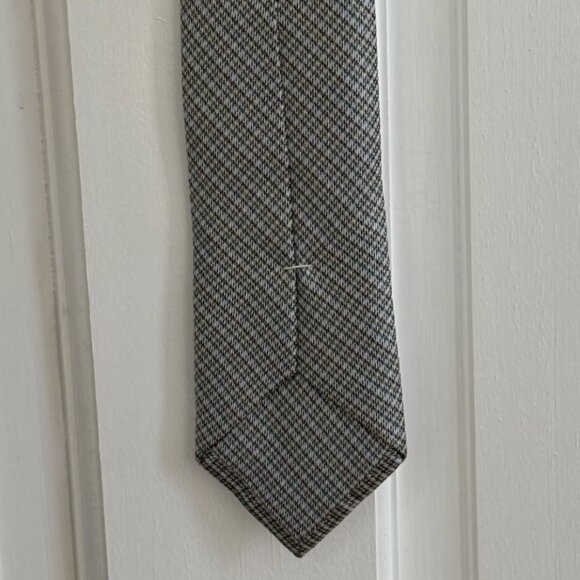 Bloomingdales - Mens Neck Tie - Private Label - Modern 2.75" - Silver Silk - Picture 2 of 4